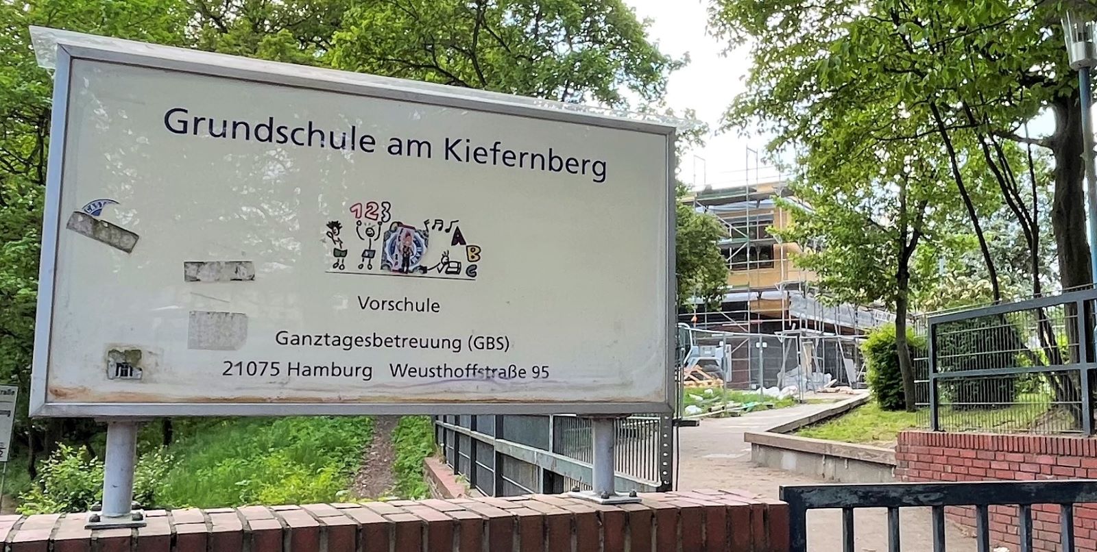 Die Schule am Kiefernberg bekommt endlich eine Schulmensa. Foto: Christian Bittcher