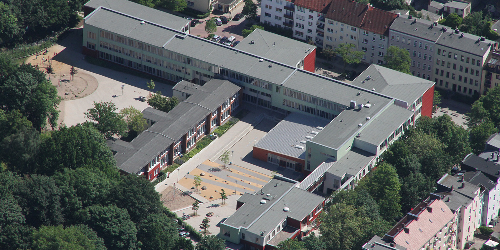 Eine der Schulen im Bezirk, hier an der Maretstraße. Foto: zv