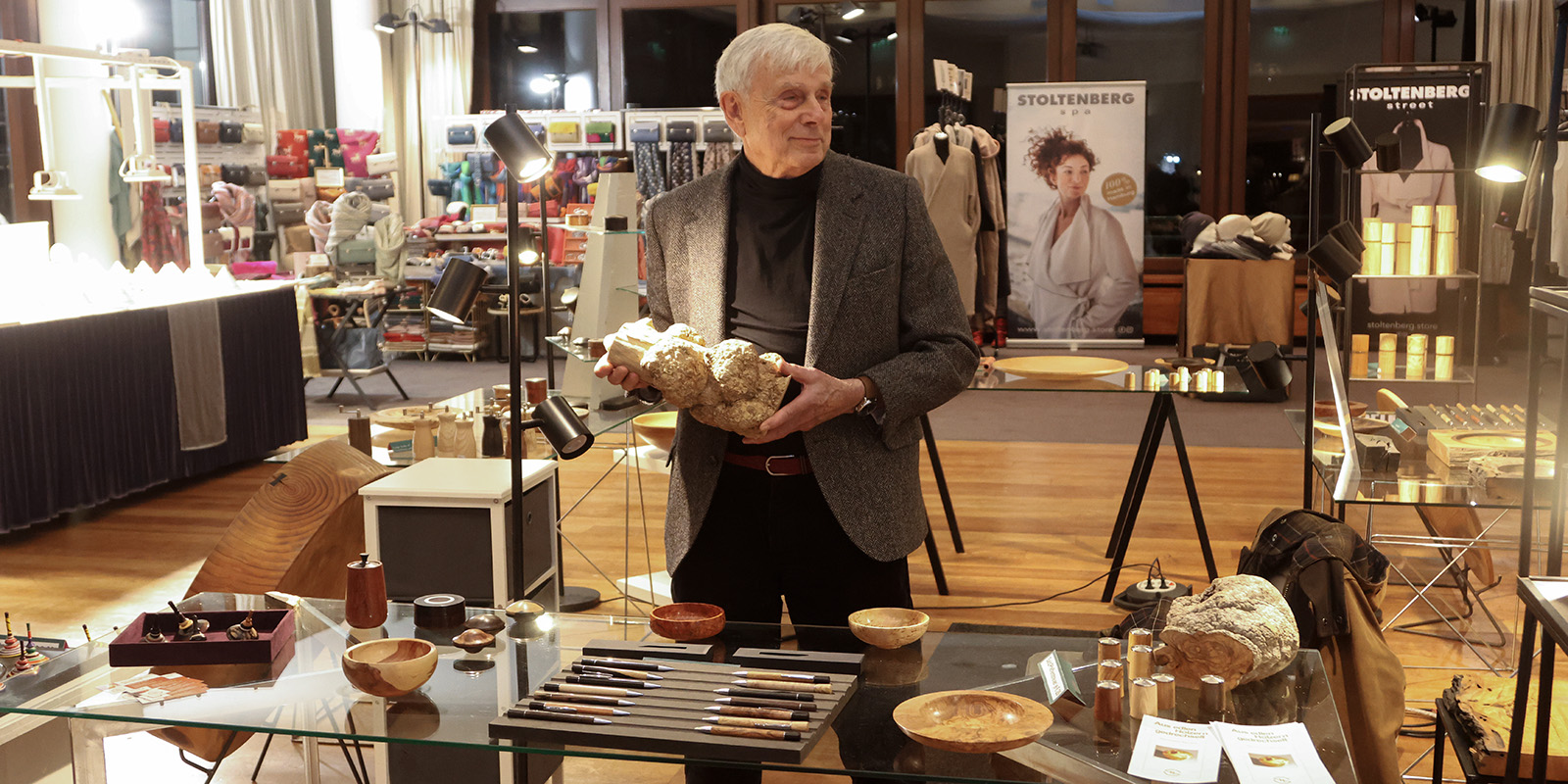 40-Antiquit-tenmarkt-im-Hotel-Lindtner-100-Aussteller-lockten-viele-Besucher-an