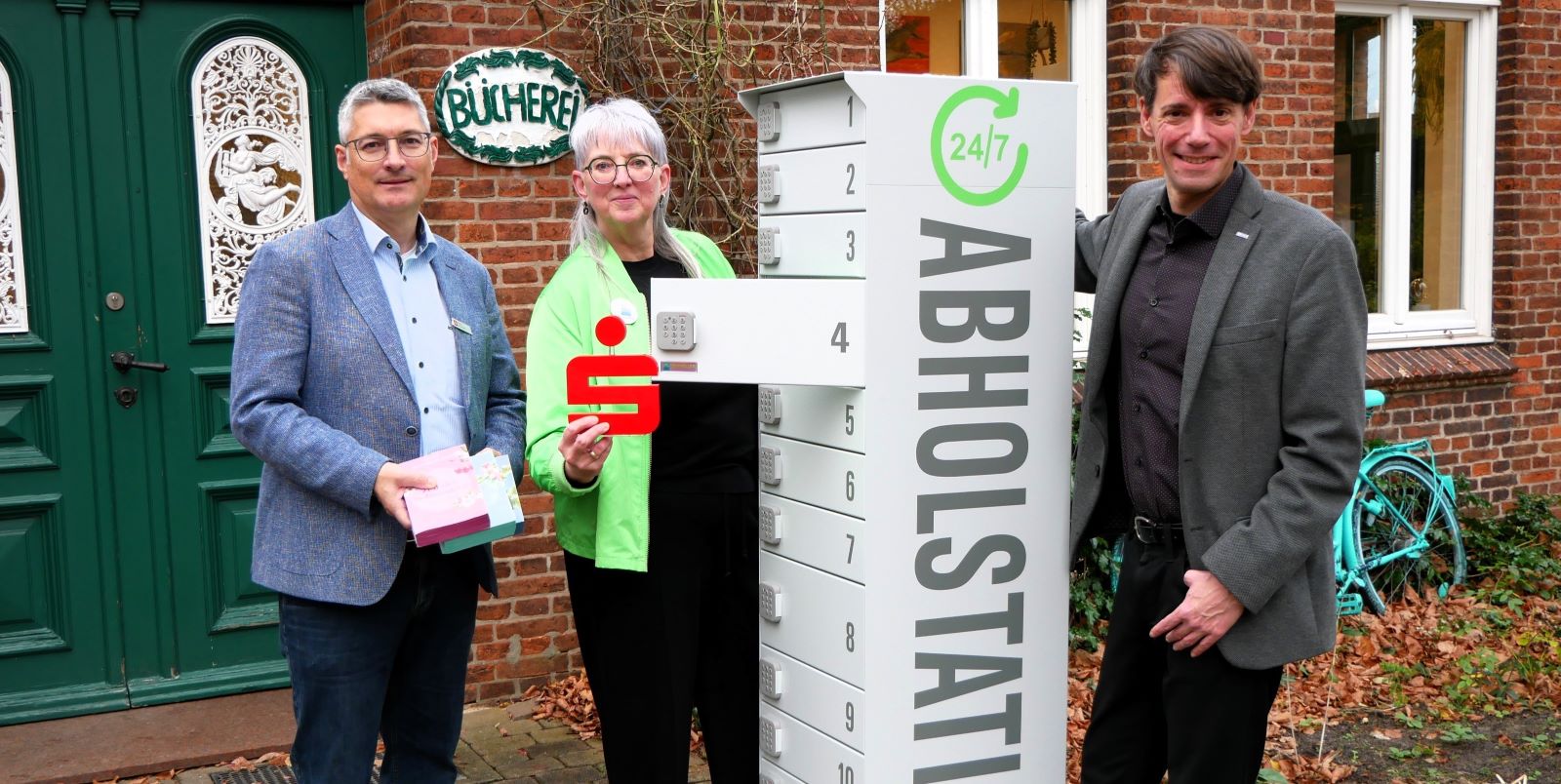 B-cherei-Stelle-Sparkasse-erm-glicht-die-neue-Outdoor-Abholstation