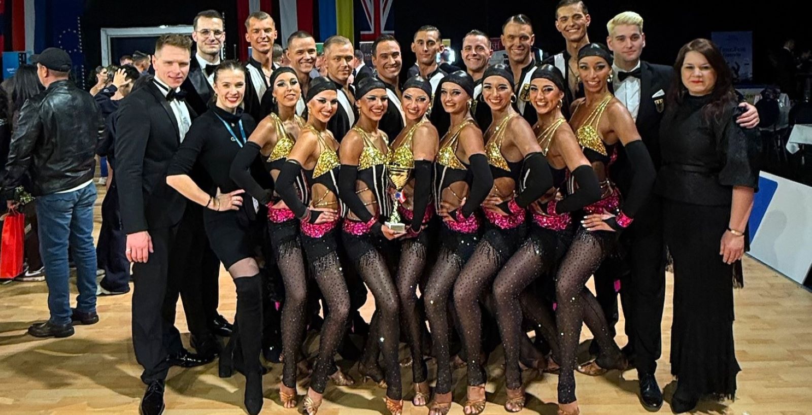 Die Formations-Tanzpaare von Blau-Weiss Buchholz hatten bei der WM in Wien auf Bronze gehofft, mussten sich aber - wie schon im Vorjahr - mit Rang 5 zufrieden geben. Foto: Madlen lüdemann