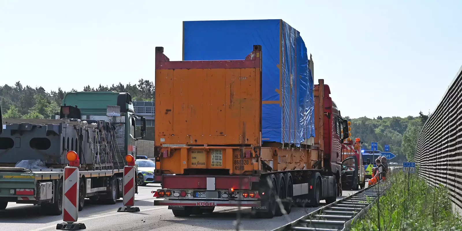 Laster-tourchiert-Br-cke-A7-musste-bei-Heimfeld-f-r-knapp-zwei-Stunden-gesperrt-werden