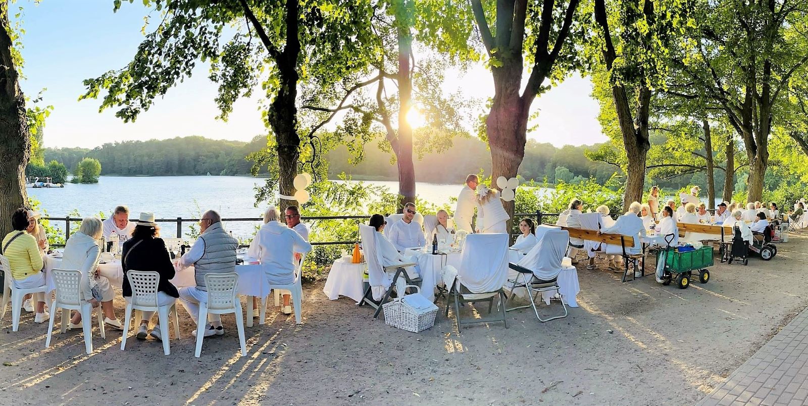 Picknick am See: Sonnabend findet zum 10. Mal das Weiße Dinner statt. Foto: Christian Bittcher