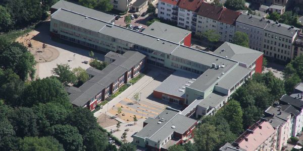 Aus Abstandsgründen tagt die Bezirkversammlung im Feuervogel. Foto: André Zand-Vakili Schule Maretstrasse