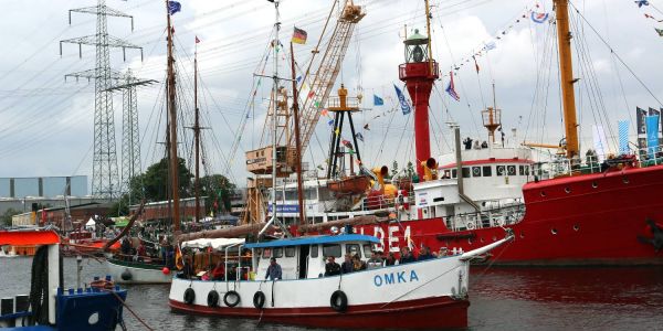Maritimes Fest an Harburgs Hafenkante: Das 19. Binnenhafenfest findet am ersten Juni-Wochenende statt. Foto: Christian Bittcher Klarheit beim Termin: Binnenhafenfest am ersten Juni-Wochenende