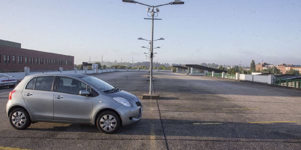 Viele stellplätze in der P+R-Anlagen, hier an der Hörstener Straße, bleiben immer noch leer. Foto: André Zand-Vakili Zwei von vier Park+Ride Anlagen immer noch mehr als halb leer