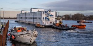 Über die Rückgabe des Wohnschiffs Transit wird noch verhandelt