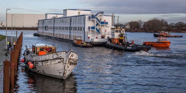 Wohnschiff &quot;Transit&quot; wird erst im Januar aus dem Binnenhafen entfernt