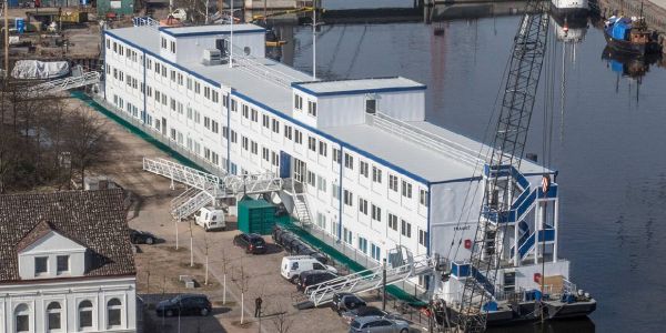 Das Wohnschiff Transit. Foto: André Zand-Vakili Transit: Wohnschiff wird immer mehr zur Unterkunft für Wohnungslose