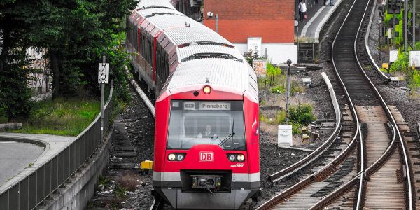 Nach Laster-Brand: Weiter Behinderungen im S-Bahnverkehr