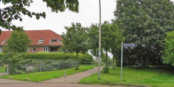 Hier soll der 143er Bus durch. Foto: mag Bauchlandung für Neue Liberale mit Anfrage zu Bustrasse