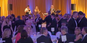 Junges Publikum auf dem Parkett: Waldschlösschen Ball im Lindtner