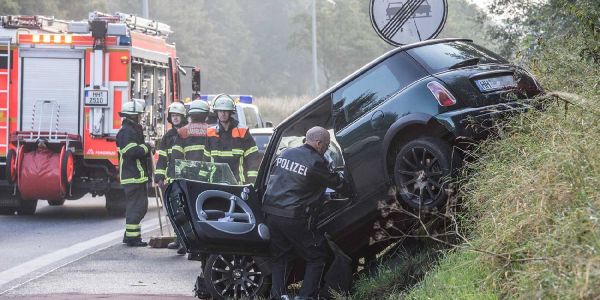 Mini verunglückt auf Reichsstraße
