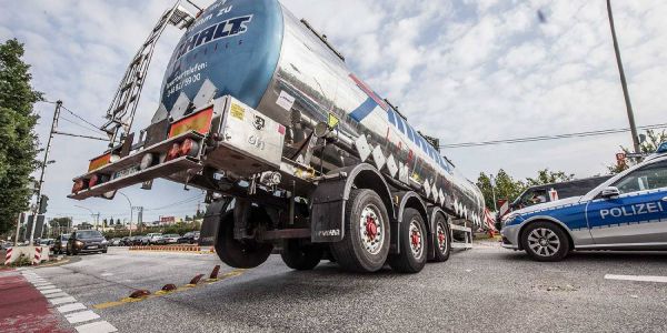 Großes Malheur mit Tankauflieger auf der Hannoverschen Straße