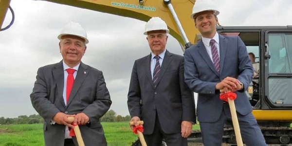 Erster Spatenstich für neuen Logistikpark in Neuland an der A1