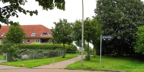 Hier soll das Schlupfloch für die HVV-Busse geschaffen werden. Foto: mag Neue Bustrasse für Rönneburg auf die lange Bank geschoben