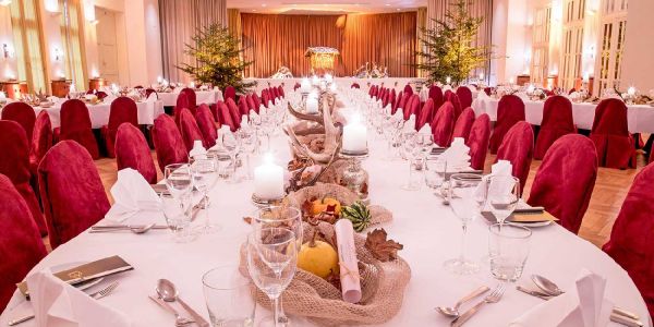 Zum jagdlichen Menü lädt das Hotel Lindtner ein. Foto: zv Gottesdienst und Festmahl zum Beginn der Hubertusjagd