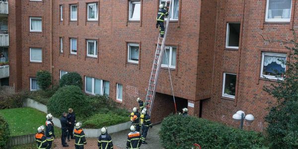 Feuerwehreinsatz in Wohnhaus an der Seehafenbrücke