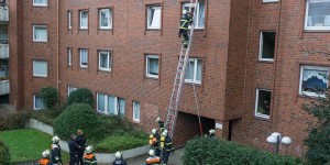 Feuerwehreinsatz in Wohnhaus an der Seehafenbrücke