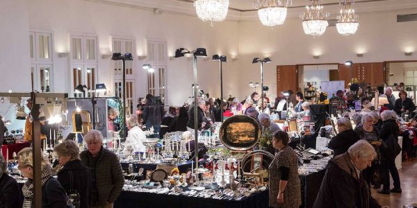 Viele Besucher kamen zum Start der Kunst-Handwerk- &amp; Antiquitätentage