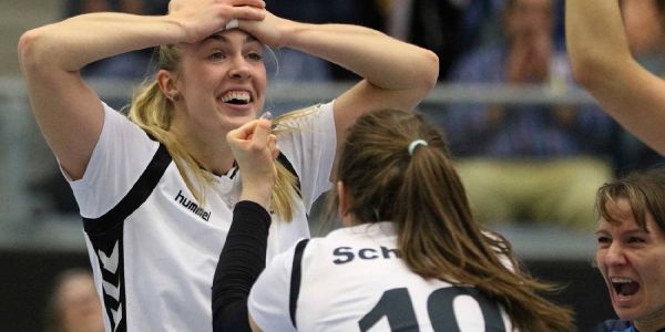 Siegen gegen Borken. Die Volleyballerinnen aus Neugraben. Foto: VTH/Lehmann Neugrabens Volleyballerinen siegen gegen Skurios Volleys Borken