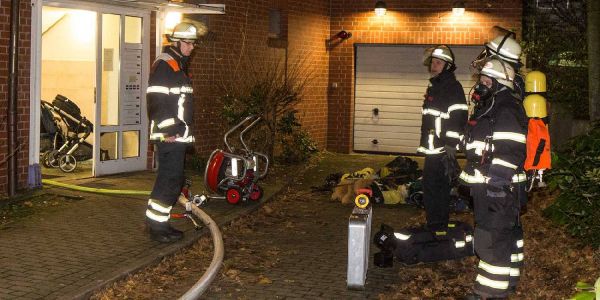 Rauch aus Keller: Feuerwehreinsatz in der Mergellstraße