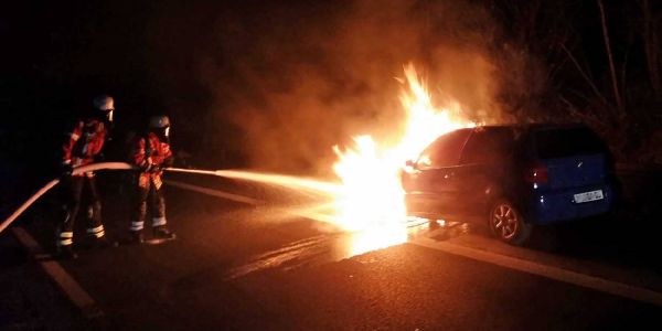 Sperrung wegen brennendem Auto auf der Autobahn bei Maschen