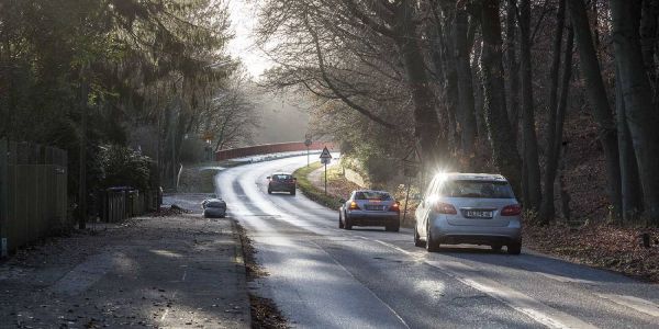 Der obere Teil des Ehestorfer Weges, der laut Behörde endgültig fertiggestellt werden soll. Foto: zv 11 Hauptstraßen im Bezirk droht die teure endgültige Fertigstellung