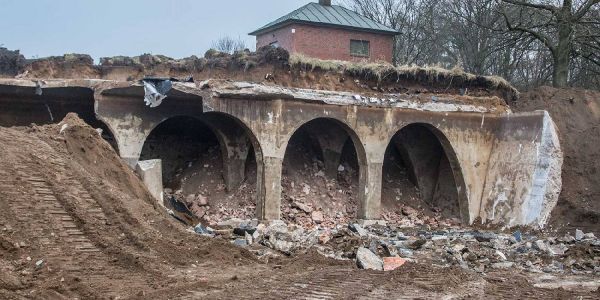 Die Reste des unterirdischen Wassertanks von 1892, vor ihrem Abriss. Foto: zv Ein letzter Blick in die Zisterne von 1892 an der Kuhtrift
