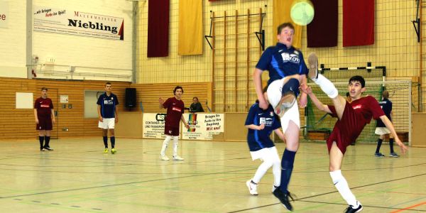 Auch die Schüler der Behinderteneinrichtungen haben ihren großen Auftritt bei ihrem Einlagespiel vor viel Publikum. Foto: Christian Bittcher Harburger Hallen Cup: Zweiter Teil des Wohltätigkeits-Turniers