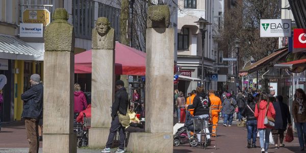 Die Lüneburger Straße ist, was den Branchenmix angeheht, die Kummer-Meile Harburgs. Foto: André Zand-Vakili 200.000 Euro für Branchenmix Lü: Wo ist das Geld geblieben?