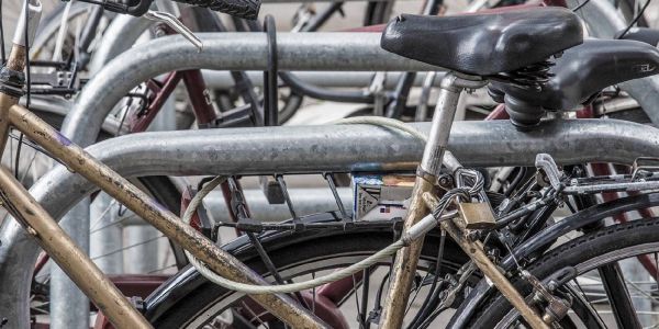 Abgestellte Fahrräder am S-Bahnhof Harburg Rathaus Höhe Neue Straße. Foto: André Zand-Vakili Zahl der Fahrraddiebstähle geht südlich der Elbe deutlich zurück