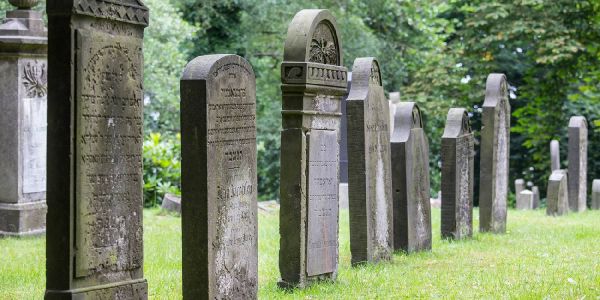 Jüdischer Friedhof wird eingezäunt: Begründung sorgt für Irritation