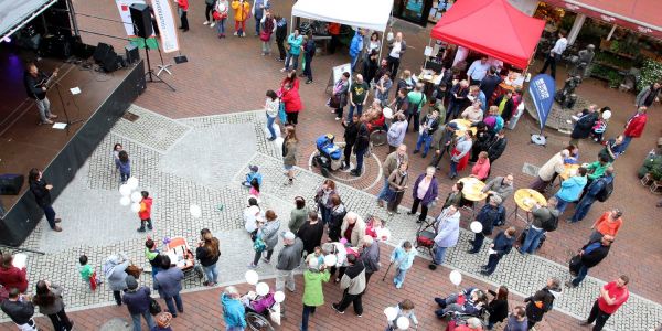 Am zweiten Shopping-Sonntag des Jahres wird sich Harburg in eine "Bühne für Alle" verwandeln. Foto: Christian Bittcher Sommer-Wochenende: Binnenhafenfest und Shopping-Sonntag