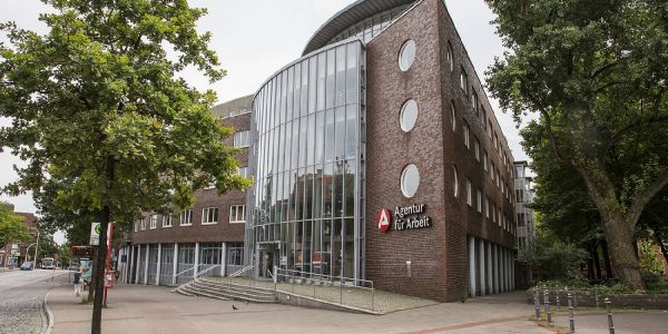 Mehr Arbeitslose in Harburg gemeldet - auch im Jahresvergleich