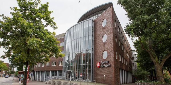 Harburg: Sommer bringt turnusmäßig leichten Anstieg der Arbeitslosigkeit