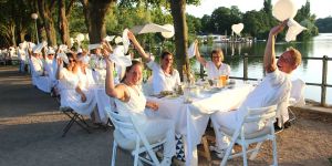 Harburgs längste Tafel: Fünftes Weißes Dinner an der Außenmühle