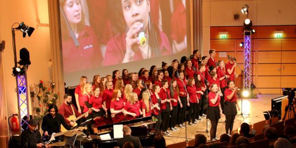 Viele Künstler treten beim Jubiläums Benefizkonzert auf