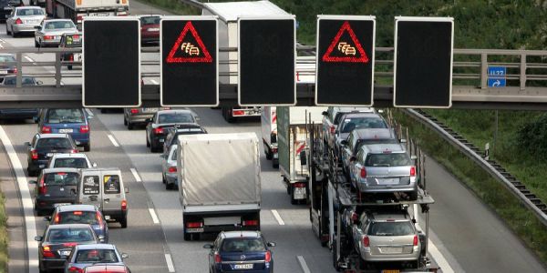 A7 wird in Höhe Waltershof wegen Notreparatur zum Nadelöhr