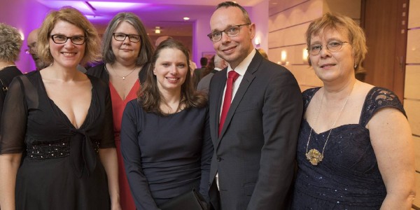 Politik-Prominenz feierte beim Königsball der Heimfelder Schützen