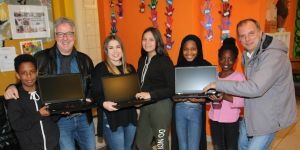 Drei Laptops fürs Löwenhaus vom Lions-Club Harburg Hafen