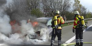 Fahrzeugbrand auf der A1 sorgt für kilometerlangen Stau