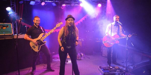 Tanz in den Mai: Wenig Party - dafür viele Restaurantbesuche