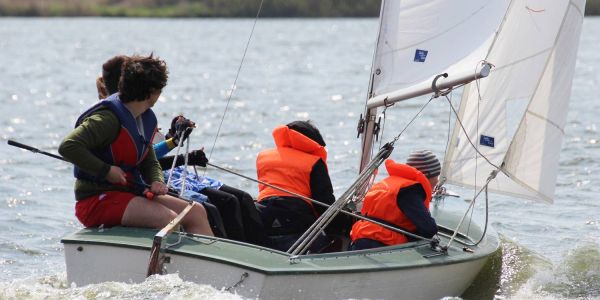 Auf dem Neuländer See: Schnuppersegeln am Tag der Arbeit