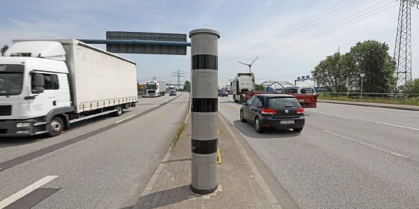 Neuer Blitzer an der Finkenwerder Straße ist in Betrieb gegangen