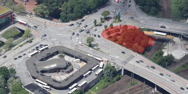 Die rötlich markierte Fläche zeigt das Areal, auf dem die Fahrradstation ihren Platz finden soll. Foto: Andre Zand-Vakili Druck aus Hamburg bringt Einigung bei Platz für Fahrradstation