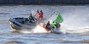 Greenpeace-Aktion löst Jagdszenen auf dem Wasser aus (Video)