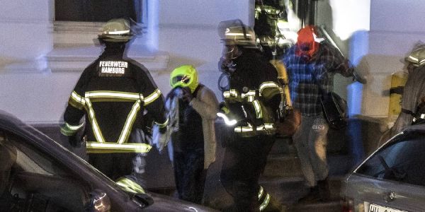 Feuer im Phoenix-Viertel: Elf Erwachsene und acht Kinder verletzt