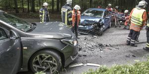 Vier Verletzte bei schwerem Unfall auf dem Eißendorfer Waldweg