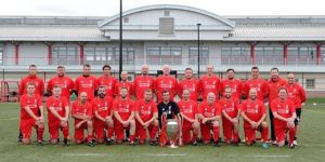 FC Liverpool Veterans weihen neuen GWH-Kunstrasenplatz ein